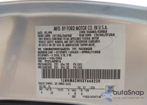 1999 Lincoln Town Car Signature из США, поврежденный, VIN 1LNHM82W0XY668220